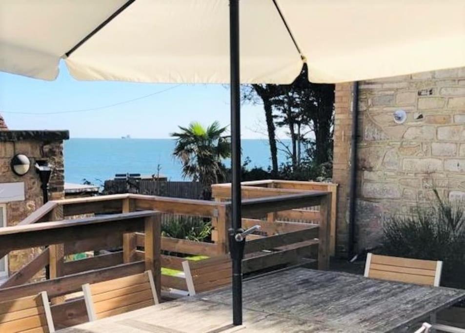 The Old Boat House, Seaview - Seafront Three Bedroom Cottage With Separate Two Bedroom Annexe Luaran gambar