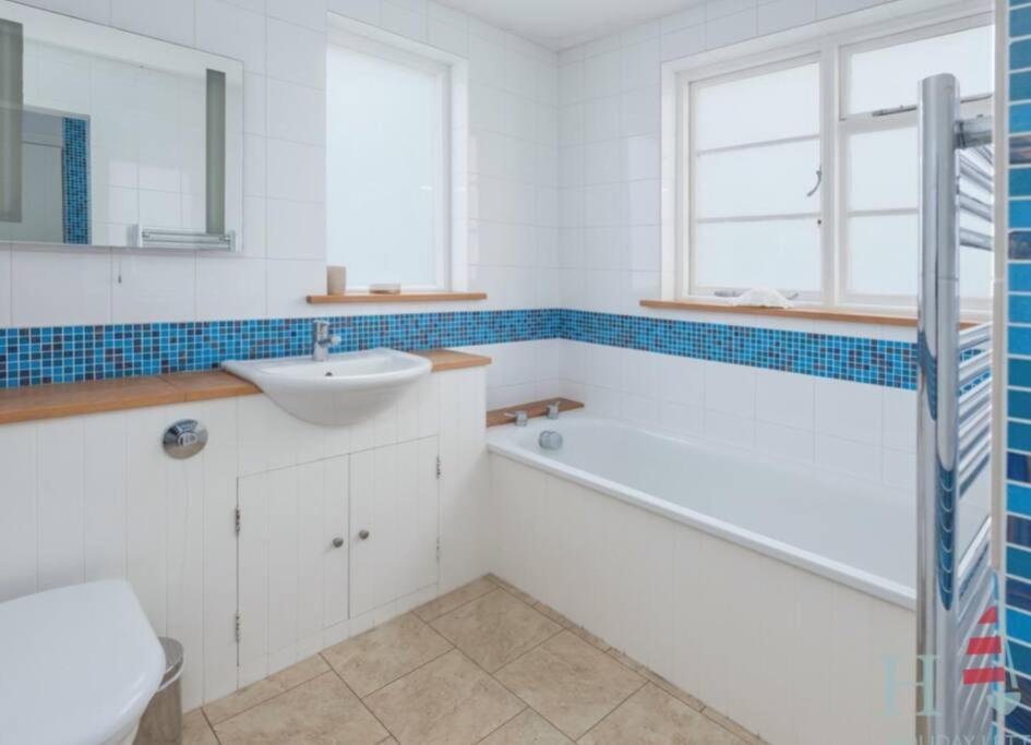 The Old Boat House, Seaview - Seafront Three Bedroom Cottage With Separate Two Bedroom Annexe Luaran gambar